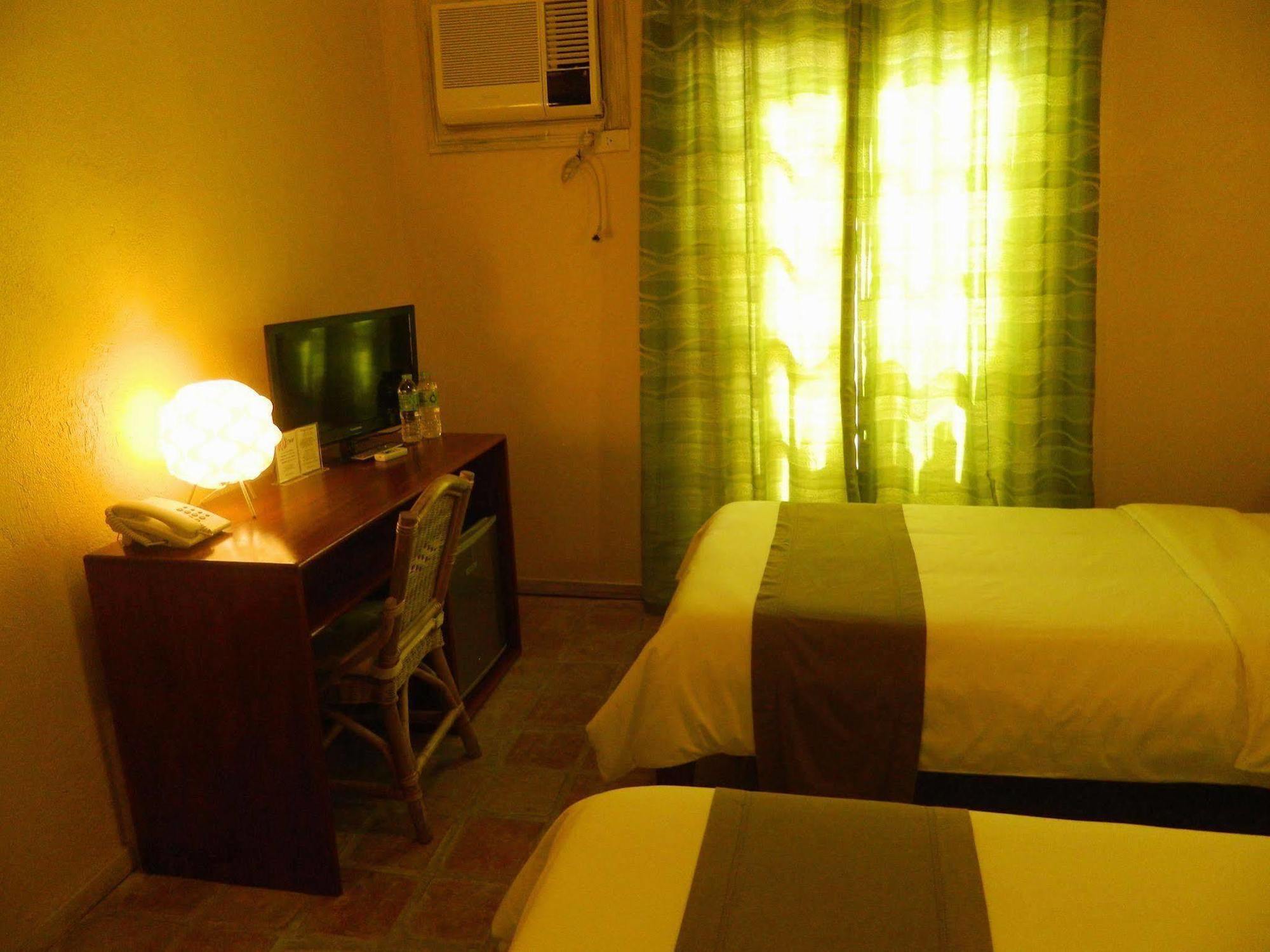 Sun Villa Beachfront Resort & Spa Balabag  Exterior photo
