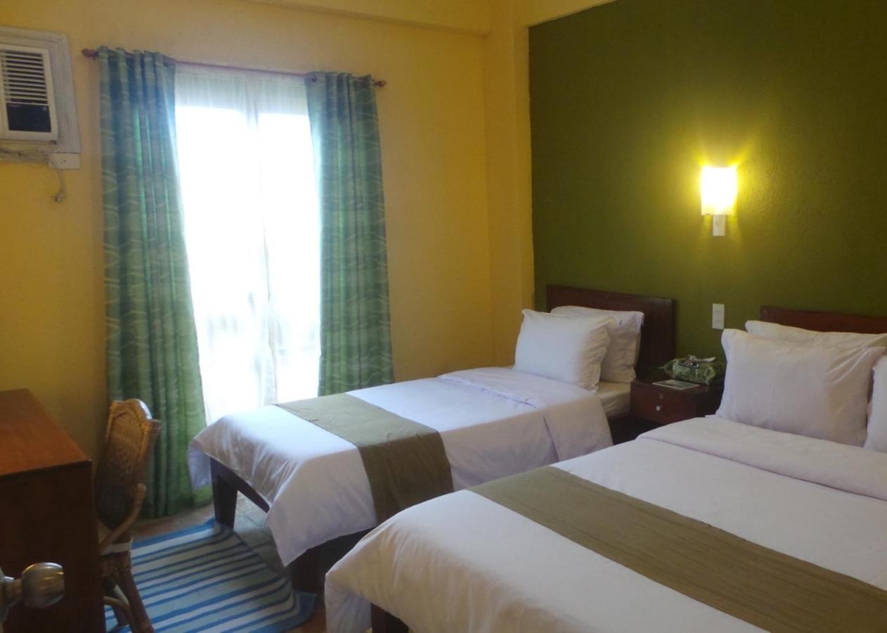 Sun Villa Beachfront Resort & Spa Balabag  Room photo